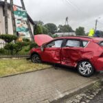 Ślisko na drogach – wypadek w Barkowie, jedna osoba w szpitalu