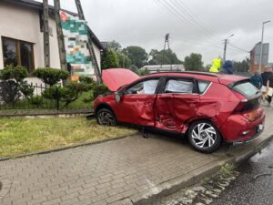 Ślisko na drogach – wypadek w Barkowie, jedna osoba w szpitalu