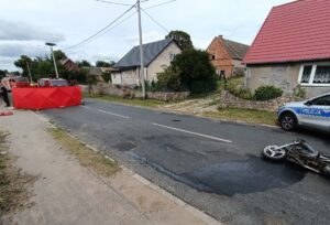 Tragiczny wypadek pod Wałczem – nie żyje młody motocyklista