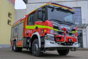 Uroczyste przekazanie nowego wozu strażackiego dla OSP Sianów