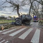 Groźnie wyglądająca kolizja ciągnika rolniczego w powiecie kamieńskim