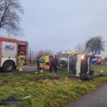 Dachowanie busa na DW 165 w Boninie